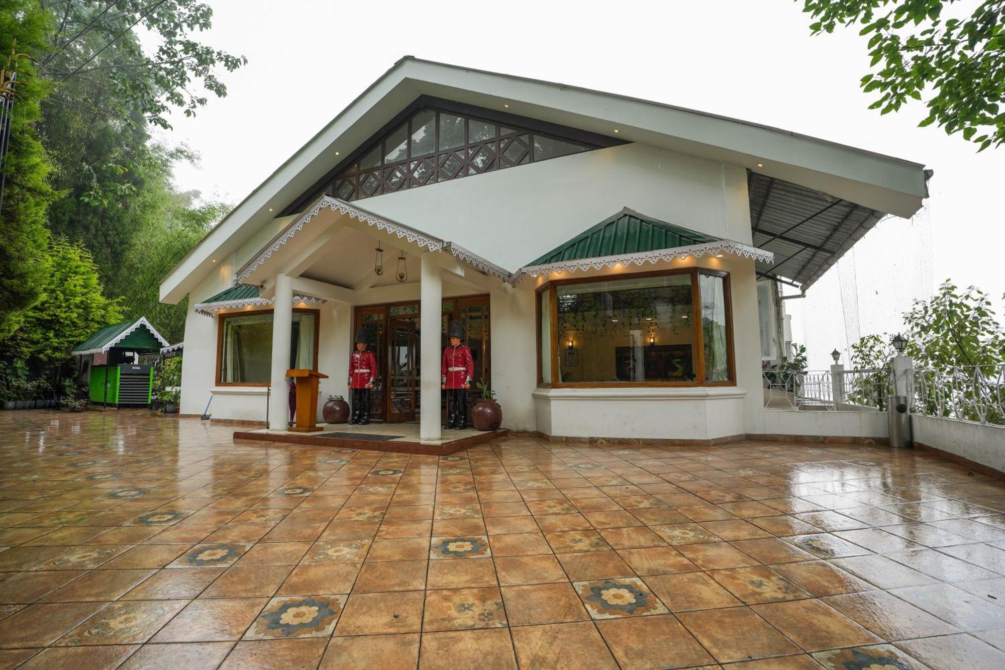 Summit Lillium Hotel & Spa 3*